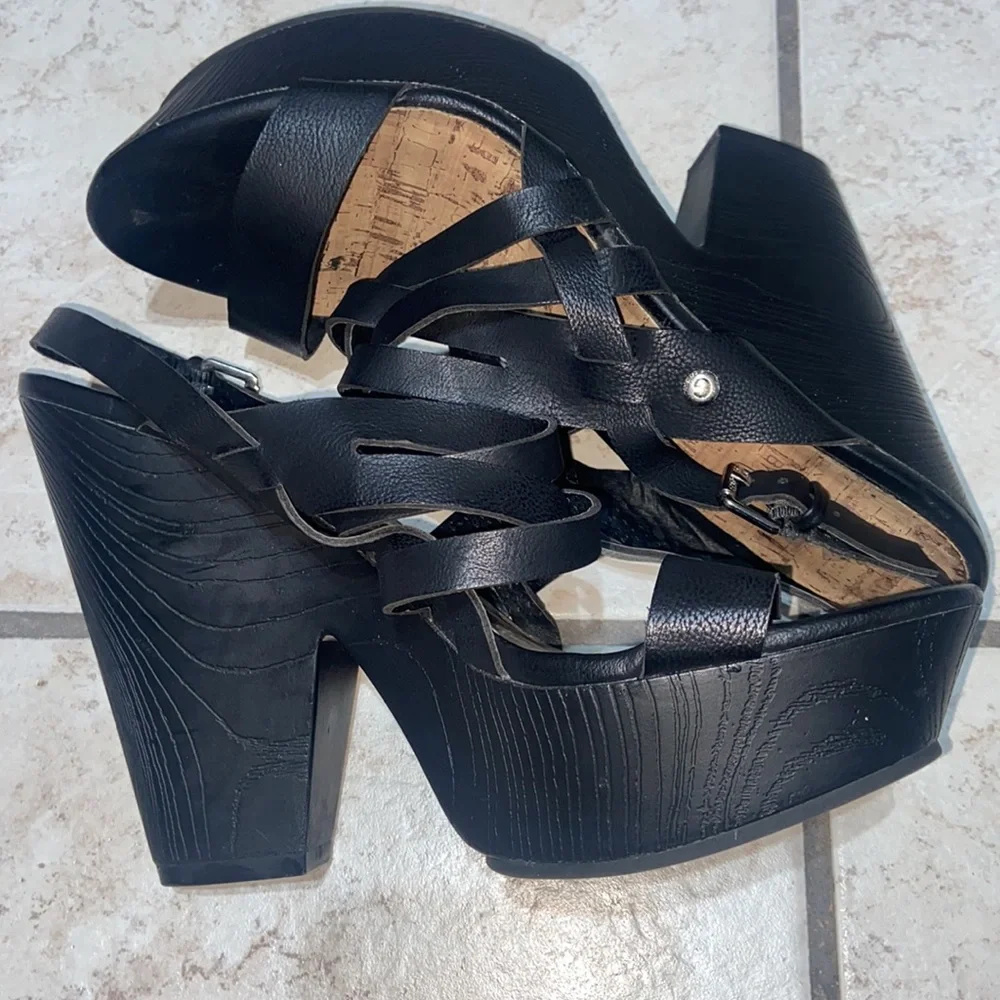 GUESS Heels (9) - Picture 4 of 5